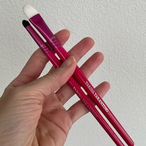 Tarina Tarintino eyeshadow brush duo